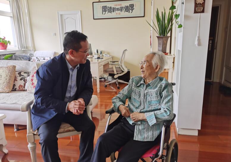 侯景濱專(zhuān)程到天津看望中國(guó)工程院院士鄒競(jìng)