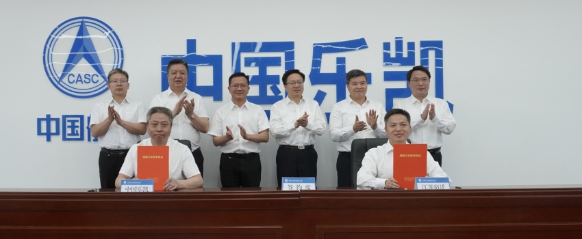 中國樂凱與宿遷市簽訂合作協(xié)議 侯景濱、李東會見宿遷市委書記陳忠偉并共同見證簽約